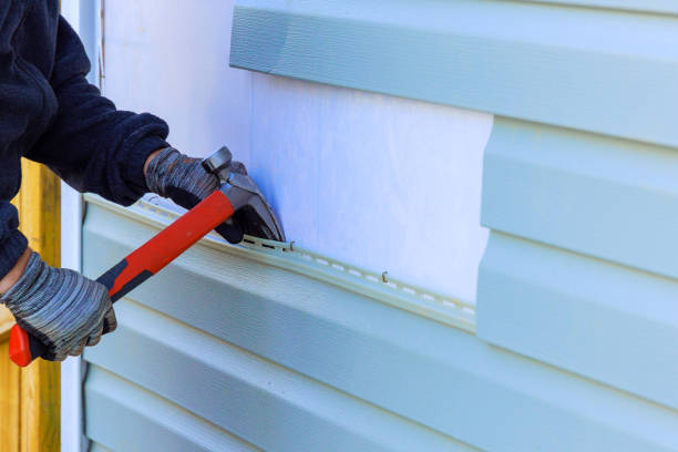 Reliable Emergency Siding Repair contractor in Glencoe, IL by Squared Siding